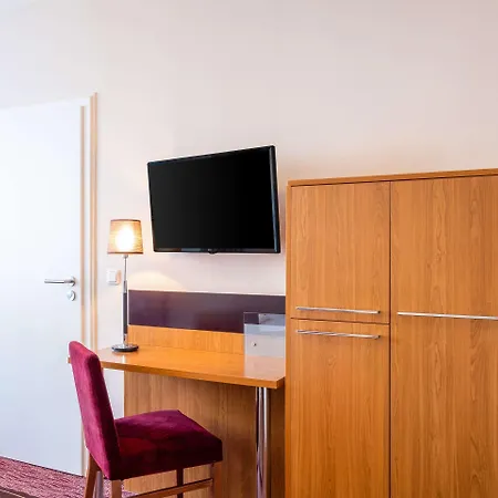 Hotel Comfort Tom Kyle 3*