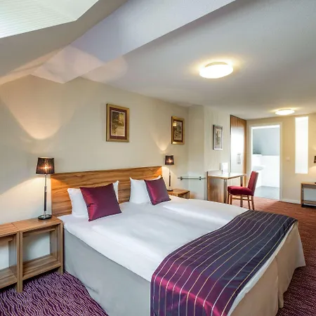 Comfort Tom Kyle Hotel