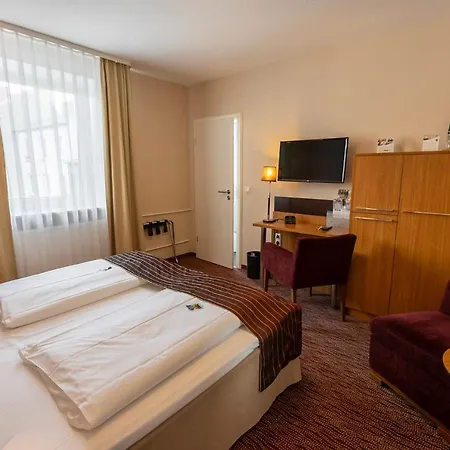 Comfort Tom Kyle Hotel